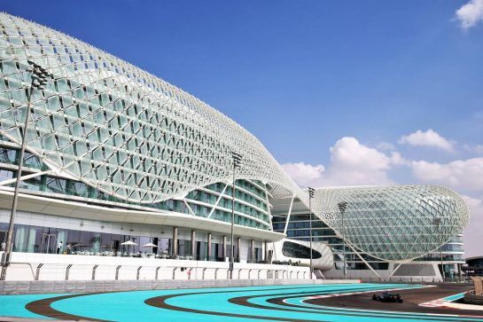 Valtteri Bottas (FIN) Mercedes AMG F1 W09.
27.11.2018. Formula 1 Testing, Yas Marina Circuit, Abu Dhabi, Wednesday.
- www.xpbimages.com, EMail: requests@xpbimages.com - copy of publication required for printed pictures. Every used picture is fee-liable. © Copyright: Moy / XPB Images