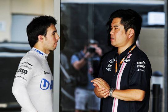 (L to R): Sergio Perez (MEX) Racing Point Force India F1 VJM11 with Jun Matsuzaki (JPN) Racing Point Force India F1 Team Senior Tyre Engineer.
27.11.2018. Formula 1 Testing, Yas Marina Circuit, Abu Dhabi, Wednesday.
- www.xpbimages.com, EMail: requests@xpbimages.com - copy of publication required for printed pictures. Every used picture is fee-liable. © Copyright: Moy / XPB Images