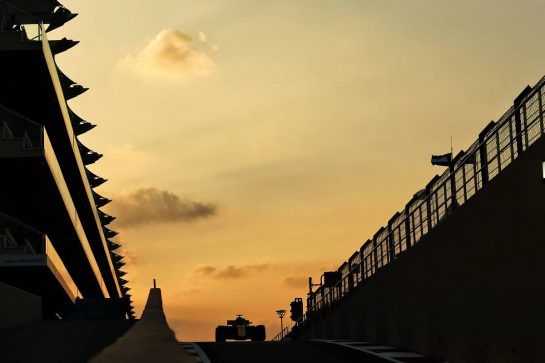 Nico Hulkenberg (GER) Renault Sport F1 Team RS18.
27.11.2018. Formula 1 Testing, Yas Marina Circuit, Abu Dhabi, Wednesday.
- www.xpbimages.com, EMail: requests@xpbimages.com - copy of publication required for printed pictures. Every used picture is fee-liable. © Copyright: Moy / XPB Images