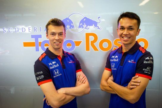 (L to R): Daniil Kvyat (RUS) Scuderia Toro Rosso with team mate Alexander Albon (THA) Scuderia Toro Rosso.
27.11.2018. Formula 1 Testing, Yas Marina Circuit, Abu Dhabi, Wednesday.
- www.xpbimages.com, EMail: requests@xpbimages.com - copy of publication required for printed pictures. Every used picture is fee-liable. © Copyright: Bearne / XPB Images