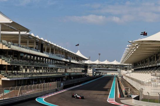 Louis Deletraz (SUI) Haas VF-18 Test Driver.
28.11.2018. Formula 1 Testing, Yas Marina Circuit, Abu Dhabi, Wednesday.
- www.xpbimages.com, EMail: requests@xpbimages.com - copy of publication required for printed pictures. Every used picture is fee-liable. © Copyright: Moy / XPB Images