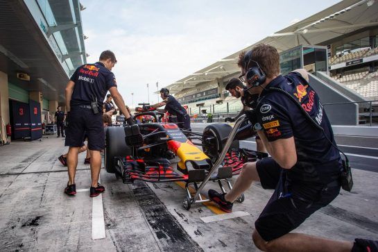 Pierre Gasly (FRA) Red Bull Racing RB14.
28.11.2018. Formula 1 Testing, Yas Marina Circuit, Abu Dhabi, Wednesday.
- www.xpbimages.com, EMail: requests@xpbimages.com - copy of publication required for printed pictures. Every used picture is fee-liable. © Copyright: Bearne / XPB Images