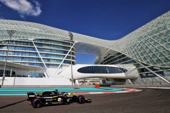 Artem Markelov (RUS) Renault Sport F1 RS18 Test and Development Driver.
28.11.2018. Formula 1 Testing, Yas Marina Circuit, Abu Dhabi, Wednesday.
- www.xpbimages.com, EMail: requests@xpbimages.com - copy of publication required for printed pictures. Every used picture is fee-liable. © Copyright: Moy / XPB Images