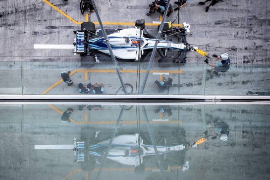 Robert Kubica (POL) Williams FW41 in the pits.
28.11.2018. Formula 1 Testing, Yas Marina Circuit, Abu Dhabi, Wednesday.
- www.xpbimages.com, EMail: requests@xpbimages.com - copy of publication required for printed pictures. Every used picture is fee-liable. © Copyright: Bearne / XPB Images