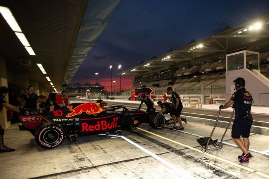 Pierre Gasly (FRA) Red Bull Racing RB14.
28.11.2018. Formula 1 Testing, Yas Marina Circuit, Abu Dhabi, Wednesday.
- www.xpbimages.com, EMail: requests@xpbimages.com - copy of publication required for printed pictures. Every used picture is fee-liable. © Copyright: Bearne / XPB Images