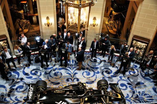 Romain Grosjean (FRA) Haas F1 Team; Guenther Steiner (ITA) Haas F1 Team Prinicipal; and Kevin Magnussen (DEN) Haas F1 Team, with the media.
27.02.2019. Haas F1 Team Livery Unveil, The Royal Automobile Club, London, England.
- www.xpbimages.com, EMail: requests@xpbimages.com - copy of publication required for printed pictures. Every used picture is fee-liable. © Copyright: Batchelor / XPB Images