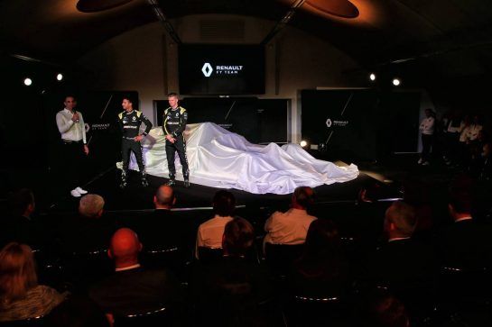 (L to R): Cyril Abiteboul (FRA) Renault Sport F1 Managing Director with Daniel Ricciardo (AUS) Renault Sport F1 Team and Nico Hulkenberg (GER) Renault Sport F1 Team.
12.02.2019. Renault Sport F1 Team RS19 Launch, Enstone England. Tuesday.
- www.xpbimages.com, EMail: requests@xpbimages.com - copy of publication required for printed pictures. Every used picture is fee-liable. © Copyright: Batchelor / XPB Images