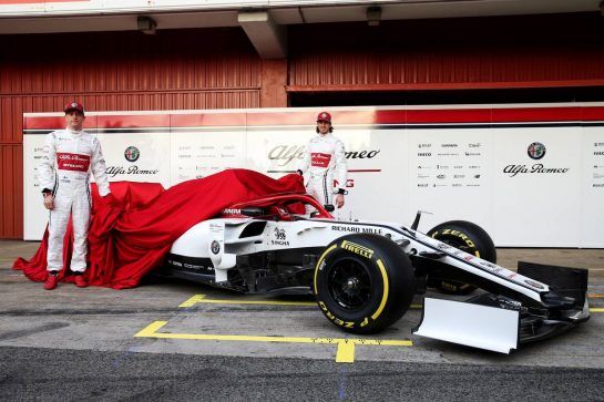 (L to R): Kimi Raikkonen (FIN) Alfa Romeo Racing with Antonio Giovinazzi (ITA) Alfa Romeo Racing.
18.02.2019. Formula One Testing, Day One, Barcelona, Spain. Monday.
- www.xpbimages.com, EMail: requests@xpbimages.com - copy of publication required for printed pictures. Every used picture is fee-liable. © Copyright: Batchelor / XPB Images