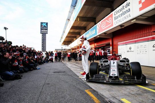 Antonio Giovinazzi (ITA) Alfa Romeo Racing and team mate Kimi Raikkonen (FIN) Alfa Romeo Racing.
18.02.2019. Formula One Testing, Day One, Barcelona, Spain. Monday.
- www.xpbimages.com, EMail: requests@xpbimages.com - copy of publication required for printed pictures. Every used picture is fee-liable. © Copyright: Batchelor / XPB Images