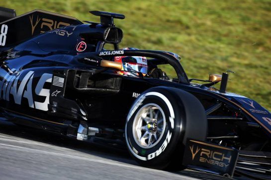 Romain Grosjean (FRA) Haas F1 Team VF-19.
18.02.2019. Formula One Testing, Day One, Barcelona, Spain. Monday.
- www.xpbimages.com, EMail: requests@xpbimages.com - copy of publication required for printed pictures. Every used picture is fee-liable. © Copyright: Charniaux / XPB Images