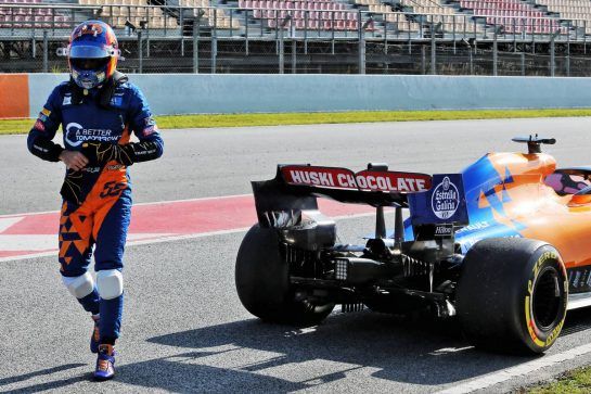 Carlos Sainz Jr (ESP) McLaren MCL34 stops at the end of the pit lane.
18.02.2019. Formula One Testing, Day One, Barcelona, Spain. Monday.
- www.xpbimages.com, EMail: requests@xpbimages.com - copy of publication required for printed pictures. Every used picture is fee-liable. © Copyright: Charniaux / XPB Images