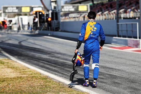 Carlos Sainz Jr (ESP) McLaren stops at the end of the pit lane.
18.02.2019. Formula One Testing, Day One, Barcelona, Spain. Monday.
- www.xpbimages.com, EMail: requests@xpbimages.com - copy of publication required for printed pictures. Every used picture is fee-liable. © Copyright: Charniaux / XPB Images