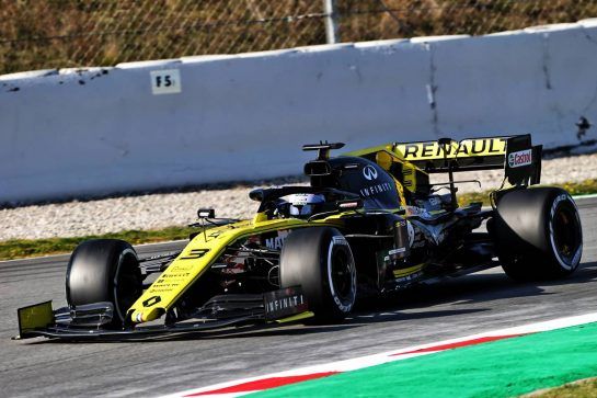 Daniel Ricciardo (AUS) Renault Sport F1 Team RS19.
18.02.2019. Formula One Testing, Day One, Barcelona, Spain. Monday.
- www.xpbimages.com, EMail: requests@xpbimages.com - copy of publication required for printed pictures. Every used picture is fee-liable. © Copyright: Bearne / XPB Images