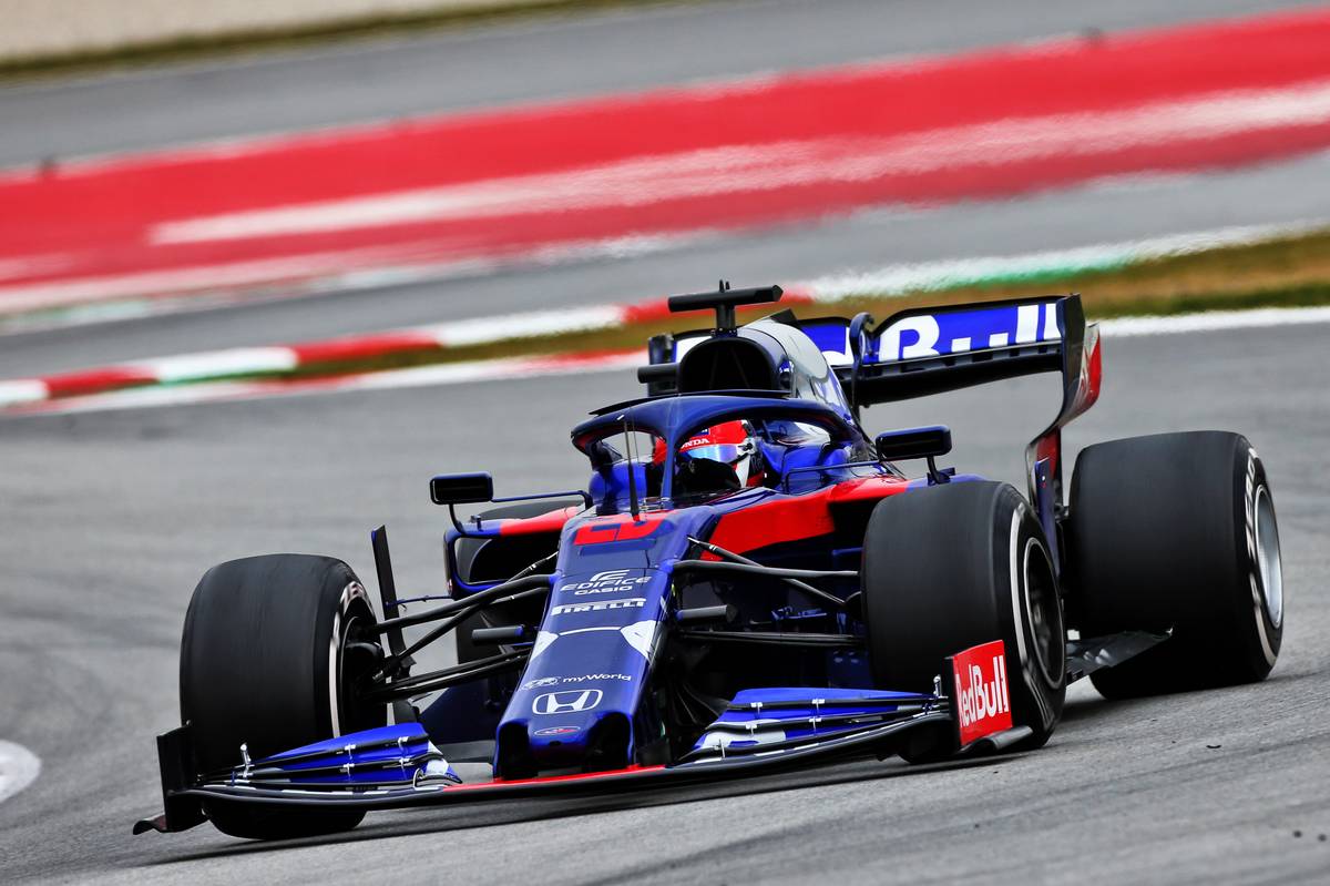 Toro Rosso's Kvyat puts in late charge to top Day 3