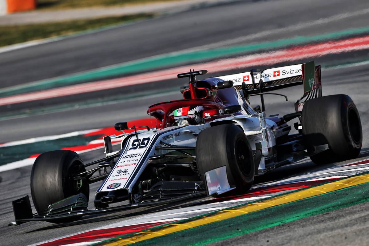 Antonio Giovinazzi (ITA) Alfa Romeo Racing C38.