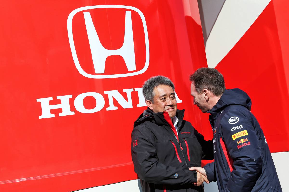 Toyoharu Tanabe (JPN) Honda F1 Technical Director with Christian Horner (GBR) Red Bull Racing Team Principal.
