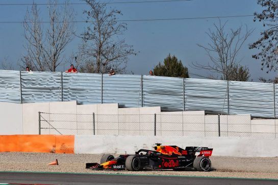 Max Verstappen (NLD) Red Bull Racing RB14 recovers from a spin.
27.02.2019. Formula One Testing, Day Two, Barcelona, Spain. Wednesday.
- www.xpbimages.com, EMail: requests@xpbimages.com - copy of publication required for printed pictures. Every used picture is fee-liable. © Copyright: Batchelor / XPB Images
