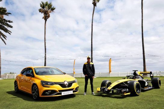 Daniel Ricciardo (AUS) Renault F1 Team.
13.03.2019. Formula 1 World Championship, Rd 1, Australian Grand Prix, Albert Park, Melbourne, Australia, Preparation Day.
- www.xpbimages.com, EMail: requests@xpbimages.com - copy of publication required for printed pictures. Every used picture is fee-liable. © Copyright: Moy / XPB Images