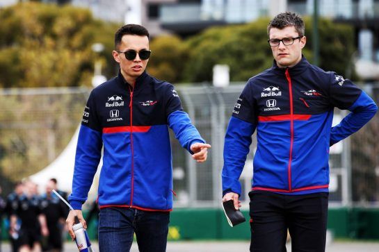 Alexander Albon (THA) Scuderia Toro Rosso walks the circuit with the team.
13.03.2019. Formula 1 World Championship, Rd 1, Australian Grand Prix, Albert Park, Melbourne, Australia, Preparation Day.
- www.xpbimages.com, EMail: requests@xpbimages.com - copy of publication required for printed pictures. Every used picture is fee-liable. © Copyright: Batchelor / XPB Images
