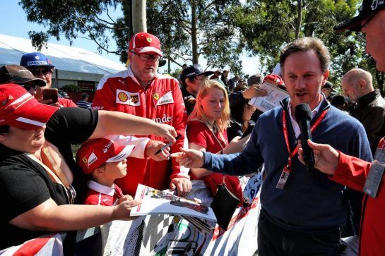 Christian Horner (GBR) Red Bull Racing Team Principal with fans.
14.03.2019. Formula 1 World Championship, Rd 1, Australian Grand Prix, Albert Park, Melbourne, Australia, Preparation Day.
- www.xpbimages.com, EMail: requests@xpbimages.com - copy of publication required for printed pictures. Every used picture is fee-liable. © Copyright: Moy / XPB Images