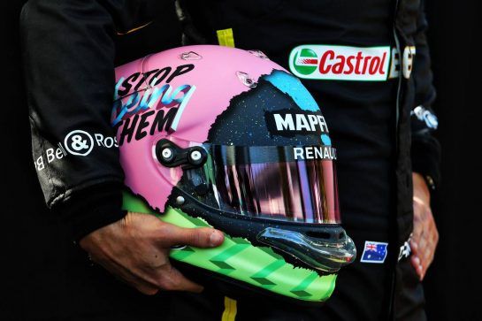 The helmet of Daniel Ricciardo (AUS) Renault F1 Team.
14.03.2019. Formula 1 World Championship, Rd 1, Australian Grand Prix, Albert Park, Melbourne, Australia, Preparation Day.
- www.xpbimages.com, EMail: requests@xpbimages.com - copy of publication required for printed pictures. Every used picture is fee-liable. © Copyright: Moy / XPB Images