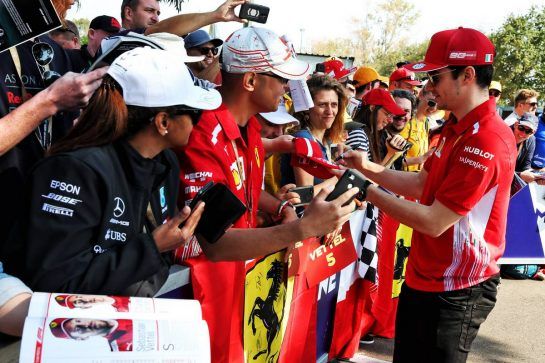 Charles Leclerc (MON) Ferrari signs autographs for the fans.
16.03.2019. Formula 1 World Championship, Rd 1, Australian Grand Prix, Albert Park, Melbourne, Australia, Qualifying Day.
- www.xpbimages.com, EMail: requests@xpbimages.com - copy of publication required for printed pictures. Every used picture is fee-liable. © Copyright: Batchelor / XPB Images