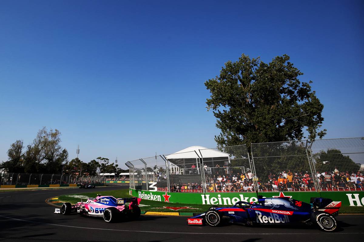 Lance Stroll (CDN) Racing Point F1 Team RP19 leads Daniil Kvyat (RUS) Scuderia Toro Rosso STR14. 17.03.2019.