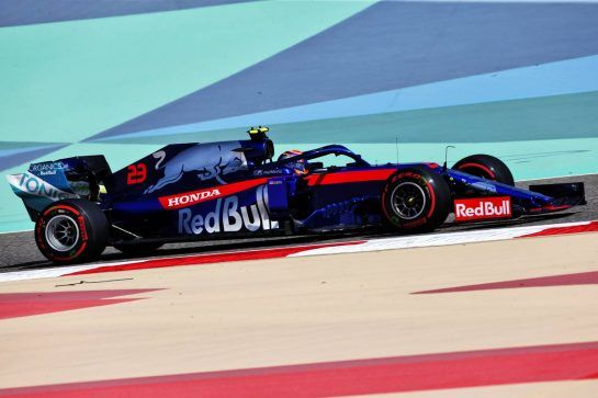 Alexander Albon (THA) Scuderia Toro Rosso STR14.
29.03.2019. Formula 1 World Championship, Rd 2, Bahrain Grand Prix, Sakhir, Bahrain, Practice Day
- www.xpbimages.com, EMail: requests@xpbimages.com - copy of publication required for printed pictures. Every used picture is fee-liable. © Copyright: Moy / XPB Images