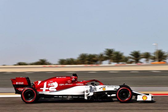 Kimi Raikkonen (FIN) Alfa Romeo Racing C38.
30.03.2019. Formula 1 World Championship, Rd 2, Bahrain Grand Prix, Sakhir, Bahrain, Qualifying Day.
- www.xpbimages.com, EMail: requests@xpbimages.com - copy of publication required for printed pictures. Every used picture is fee-liable. © Copyright: Moy / XPB Images