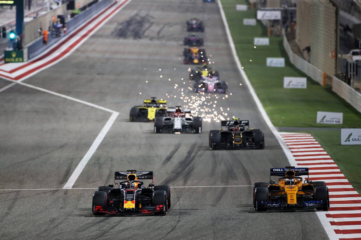 Max Verstappen (NLD) Red Bull Racing RB15 and Carlos Sainz Jr (ESP) McLaren MCL34 battle for position.