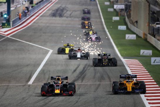 (L to R): Max Verstappen (NLD) Red Bull Racing RB15 and Carlos Sainz Jr (ESP) McLaren MCL34 battle for position.
31.03.2019. Formula 1 World Championship, Rd 2, Bahrain Grand Prix, Sakhir, Bahrain, Race Day.
- www.xpbimages.com, EMail: requests@xpbimages.com - copy of publication required for printed pictures. Every used picture is fee-liable. © Copyright: Charniaux / XPB Images