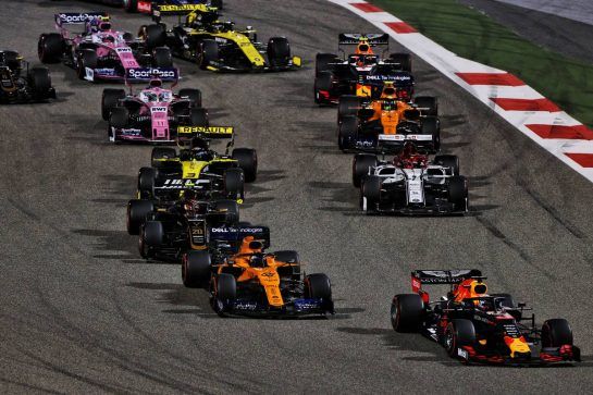 Max Verstappen (NLD) Red Bull Racing RB15 and Carlos Sainz Jr (ESP) McLaren MCL34 at the start of the race.
31.03.2019. Formula 1 World Championship, Rd 2, Bahrain Grand Prix, Sakhir, Bahrain, Race Day.
- www.xpbimages.com, EMail: requests@xpbimages.com - copy of publication required for printed pictures. Every used picture is fee-liable. © Copyright: Moy / XPB Images