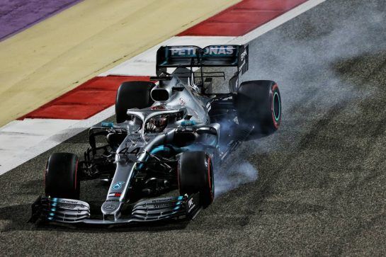 Lewis Hamilton (GBR) Mercedes AMG F1 W10 locks up under braking.
31.03.2019. Formula 1 World Championship, Rd 2, Bahrain Grand Prix, Sakhir, Bahrain, Race Day.
- www.xpbimages.com, EMail: requests@xpbimages.com - copy of publication required for printed pictures. Every used picture is fee-liable. © Copyright: Moy / XPB Images