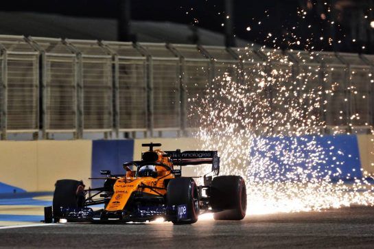 Carlos Sainz Jr (ESP) McLaren MCL34 sends sparks flying.
31.03.2019. Formula 1 World Championship, Rd 2, Bahrain Grand Prix, Sakhir, Bahrain, Race Day.
- www.xpbimages.com, EMail: requests@xpbimages.com - copy of publication required for printed pictures. Every used picture is fee-liable. © Copyright: Bearne / XPB Images