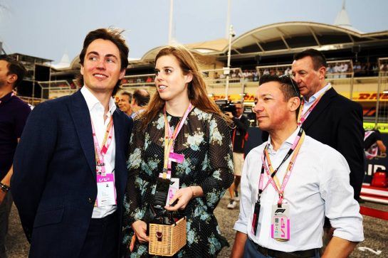 Princess Beatrice (GBR) (Centre) with Edoardo Mapelli Mozzi (Left) and Frankie Dettori (ITA) Jockey (Right).
31.03.2019. Formula 1 World Championship, Rd 2, Bahrain Grand Prix, Sakhir, Bahrain, Race Day.
- www.xpbimages.com, EMail: requests@xpbimages.com - copy of publication required for printed pictures. Every used picture is fee-liable. © Copyright: Moy / XPB Images