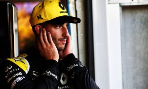 Flat-spotted tyres leave Ricciardo with 'strange' session