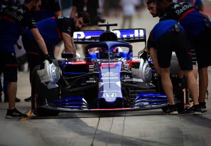 Alexander Albon (THA) Scuderia Toro Rosso STR14.