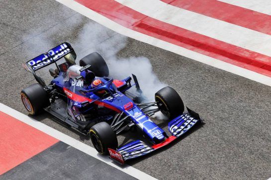 Alexander Albon (THA) Scuderia Toro Rosso STR14 locks up under braking.
03.04.2019. Formula One Testing, Sakhir, Bahrain, Wednesday.
- www.xpbimages.com, EMail: requests@xpbimages.com - copy of publication required for printed pictures. Every used picture is fee-liable. © Copyright: Batchelor / XPB Images