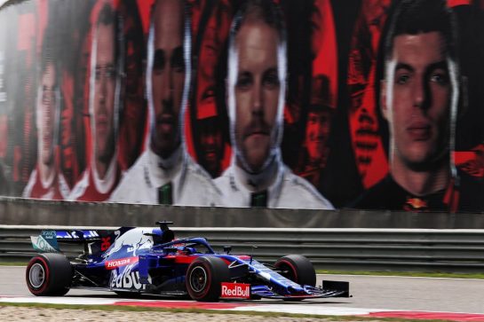 Daniil Kvyat (RUS) Scuderia Toro Rosso STR14.
13.04.2019. Formula 1 World Championship, Rd 3, Chinese Grand Prix, Shanghai, China, Qualifying Day.
- www.xpbimages.com, EMail: requests@xpbimages.com - copy of publication required for printed pictures. Every used picture is fee-liable. © Copyright: Moy / XPB Images