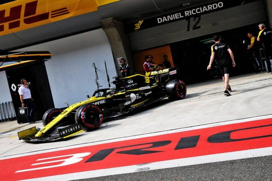 Daniel Ricciardo (AUS) Renault F1 Team RS19 leaves the pits.
13.04.2019. Formula 1 World Championship, Rd 3, Chinese Grand Prix, Shanghai, China, Qualifying Day.
- www.xpbimages.com, EMail: requests@xpbimages.com - copy of publication required for printed pictures. Every used picture is fee-liable. © Copyright: Batchelor / XPB Images