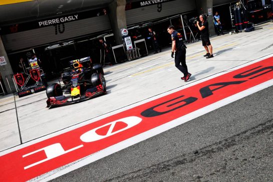 Pierre Gasly (FRA) Red Bull Racing RB15.
13.04.2019. Formula 1 World Championship, Rd 3, Chinese Grand Prix, Shanghai, China, Qualifying Day.
- www.xpbimages.com, EMail: requests@xpbimages.com - copy of publication required for printed pictures. Every used picture is fee-liable. © Copyright: Batchelor / XPB Images