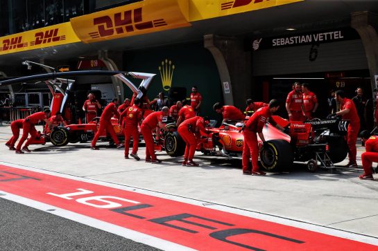 (L to R): Sebastian Vettel (GER) Ferrari SF90 and Charles Leclerc (MON) Ferrari SF90 in the pits.
13.04.2019. Formula 1 World Championship, Rd 3, Chinese Grand Prix, Shanghai, China, Qualifying Day.
- www.xpbimages.com, EMail: requests@xpbimages.com - copy of publication required for printed pictures. Every used picture is fee-liable. © Copyright: Batchelor / XPB Images
