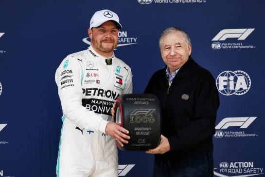 (L to R): Valtteri Bottas (FIN) Mercedes AMG F1 receives the Pirelli Pole Position award from Jean Todt (FRA) FIA President in qualifying parc ferme.
13.04.2019. Formula 1 World Championship, Rd 3, Chinese Grand Prix, Shanghai, China, Qualifying Day.
- www.xpbimages.com, EMail: requests@xpbimages.com - copy of publication required for printed pictures. Every used picture is fee-liable. © Copyright: Batchelor / XPB Images