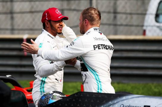 (L to R): second placed Lewis Hamilton (GBR) Mercedes AMG F1 congratulates team mate Valtteri Bottas (FIN) Mercedes AMG F1 on his pole position in qualifying parc ferme.
13.04.2019. Formula 1 World Championship, Rd 3, Chinese Grand Prix, Shanghai, China, Qualifying Day.
- www.xpbimages.com, EMail: requests@xpbimages.com - copy of publication required for printed pictures. Every used picture is fee-liable. © Copyright: Batchelor / XPB Images