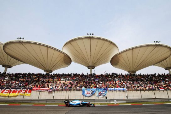 Robert Kubica (POL) Williams Racing FW42.
13.04.2019. Formula 1 World Championship, Rd 3, Chinese Grand Prix, Shanghai, China, Qualifying Day.
- www.xpbimages.com, EMail: requests@xpbimages.com - copy of publication required for printed pictures. Every used picture is fee-liable. © Copyright: Moy / XPB Images