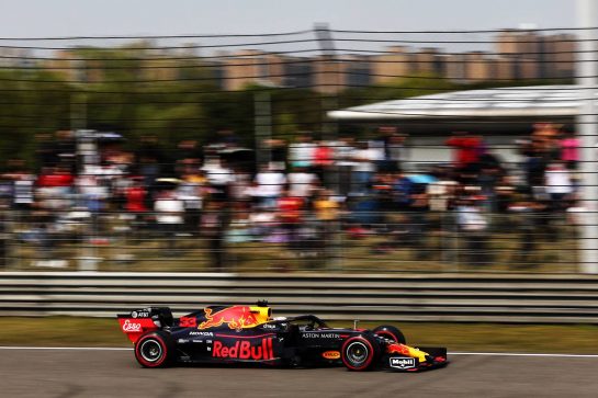 Max Verstappen (NLD) Red Bull Racing RB15.
13.04.2019. Formula 1 World Championship, Rd 3, Chinese Grand Prix, Shanghai, China, Qualifying Day.
- www.xpbimages.com, EMail: requests@xpbimages.com - copy of publication required for printed pictures. Every used picture is fee-liable. © Copyright: Moy / XPB Images