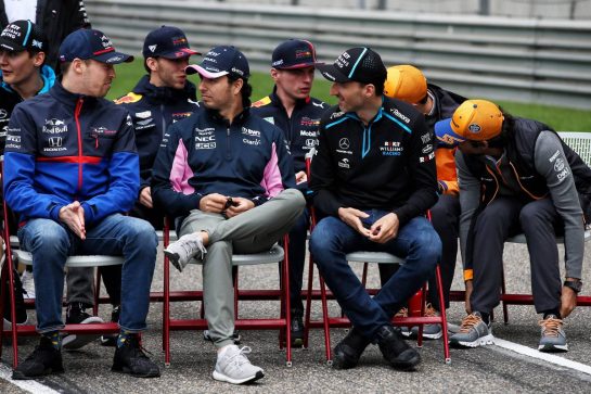 1000th F1 race photograph - (L to R): Daniil Kvyat (RUS) Scuderia Toro Rosso; Sergio Perez (MEX) Racing Point F1 Team; Robert Kubica (POL) Williams Racing.
14.04.2019. Formula 1 World Championship, Rd 3, Chinese Grand Prix, Shanghai, China, Race Day.
- www.xpbimages.com, EMail: requests@xpbimages.com - copy of publication required for printed pictures. Every used picture is fee-liable. © Copyright: Batchelor / XPB Images