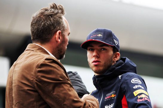 (L to R): Frank Montangy (FRA) Canal+ TV Presenter and Pierre Gasly (FRA) Red Bull Racing on the drivers parade.
14.04.2019. Formula 1 World Championship, Rd 3, Chinese Grand Prix, Shanghai, China, Race Day.
- www.xpbimages.com, EMail: requests@xpbimages.com - copy of publication required for printed pictures. Every used picture is fee-liable. © Copyright: Batchelor / XPB Images