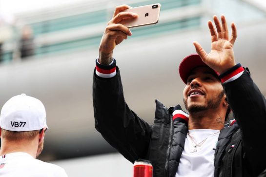 Lewis Hamilton (GBR) Mercedes AMG F1 on the drivers parade.
14.04.2019. Formula 1 World Championship, Rd 3, Chinese Grand Prix, Shanghai, China, Race Day.
- www.xpbimages.com, EMail: requests@xpbimages.com - copy of publication required for printed pictures. Every used picture is fee-liable. © Copyright: Batchelor / XPB Images