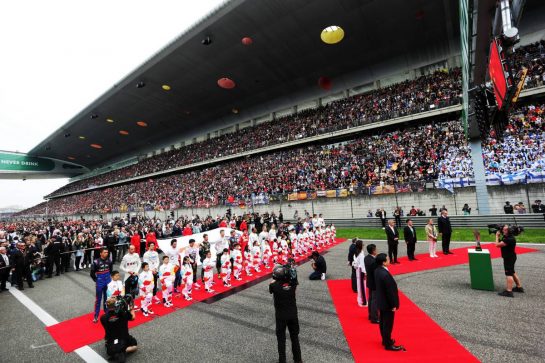 The grid observes the national anthem.
14.04.2019. Formula 1 World Championship, Rd 3, Chinese Grand Prix, Shanghai, China, Race Day.
- www.xpbimages.com, EMail: requests@xpbimages.com - copy of publication required for printed pictures. Every used picture is fee-liable. © Copyright: Bearne / XPB Images